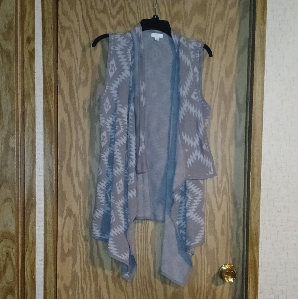 Charming Charlie Geometric Gray Cardigan